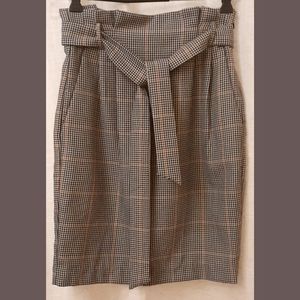 H&M Checked Black and Beige. Sash Belt. Side Pockets. Size 2